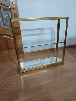 Estantería de cristal dorada