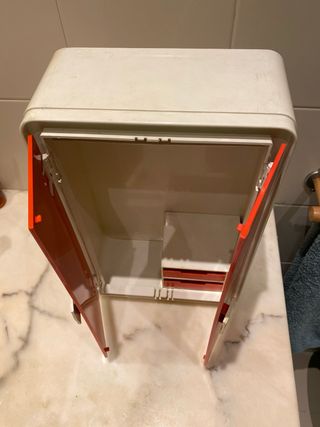 Armario de muñecas de la marca Sindy