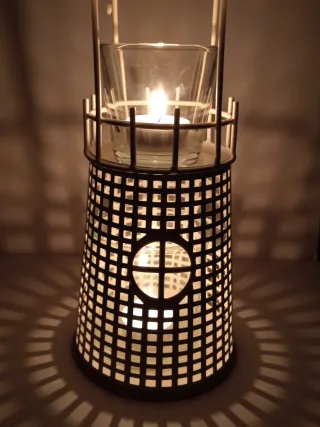 Porta candele faro in metallo traforato