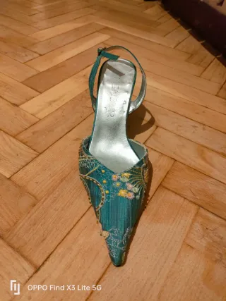 Tacones KENDUR dorados y turquesa