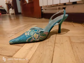 Tacones KENDUR dorados y turquesa