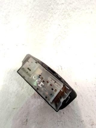 MANDO ELEVALUNAS DELANTERO IZQUIERDO NISSAN NV 200 (M20)