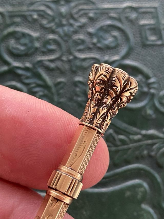 Plumilla Victoriana plata labrada 1880