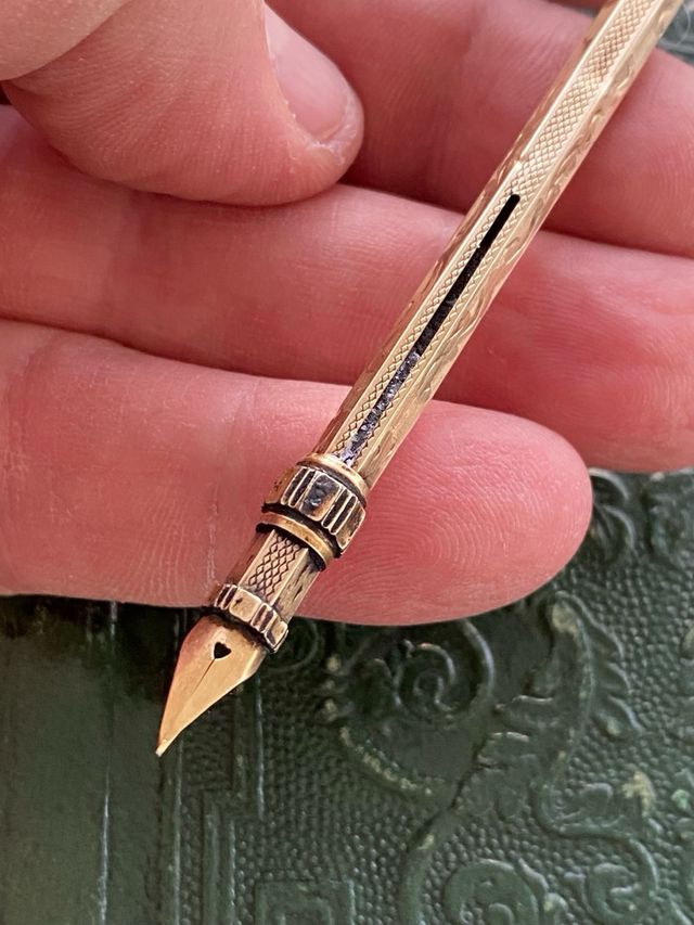 Plumilla Victoriana plata labrada 1880