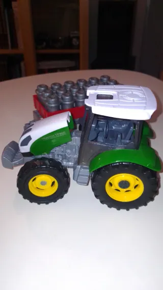Tractor Juguete con Remolque
