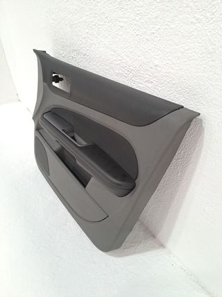 GUARNECIDO PUERTA DELANTERA DERECHA FORD FOCUS BERLINA (CAP)