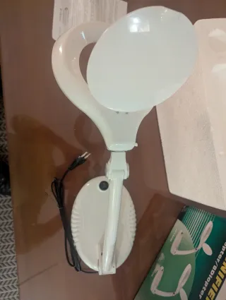 Lámpara LED flexo con lupa