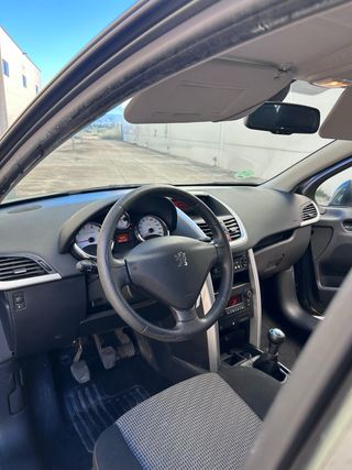 Peugeot 207 2010