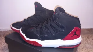 Jordan Max Aura Negro/Rojo Talla 44