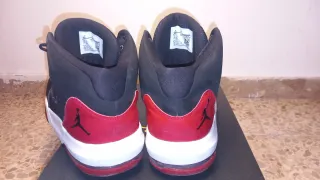 Jordan Max Aura Negro/Rojo Talla 44