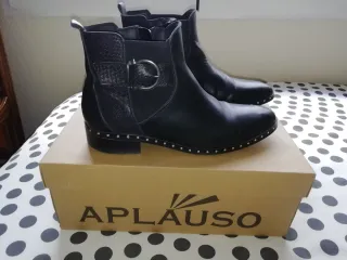 Botines piel negros tachuelas