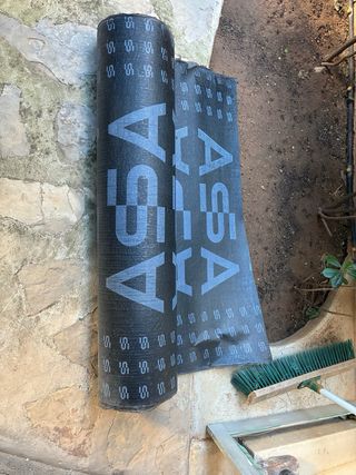 Tela asfáltica. Rollo casi entero.