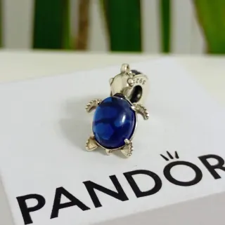 Pandora Charm Tortuga Azul Marino.