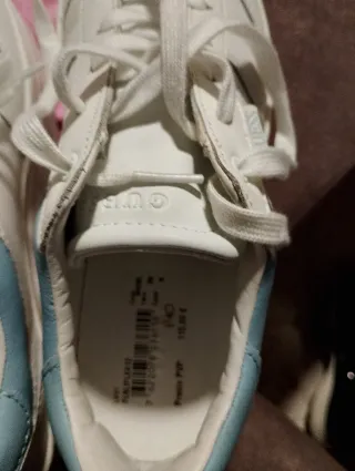 Zapatillas Guess Blancas y Azules