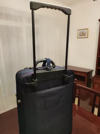 Maleta de viaje con ruedas beige y azul