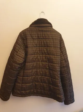 Cazadora acolchada con cuello de pelo