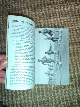 Libro antiguo de fútbol