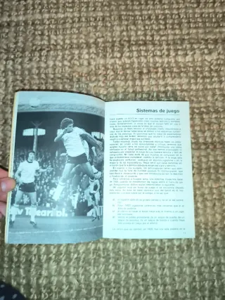 Libro antiguo de fútbol