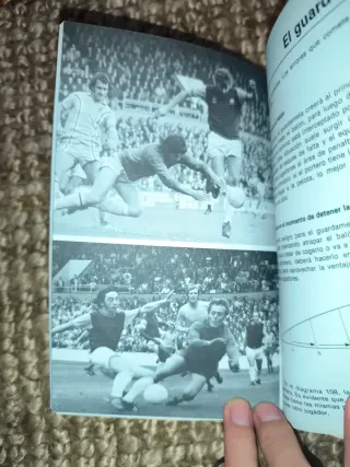 Libro antiguo de fútbol