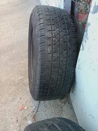 Neumáticos con llanta, en muy buen estado, 39 c/u