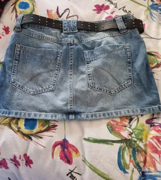 Minifalda vaquera Bershka con cinturón