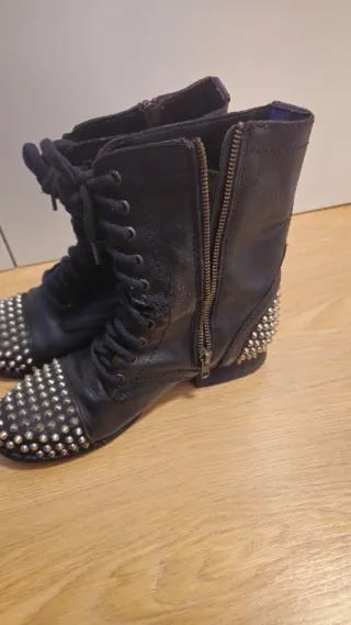 Botines negros tachuelas T38