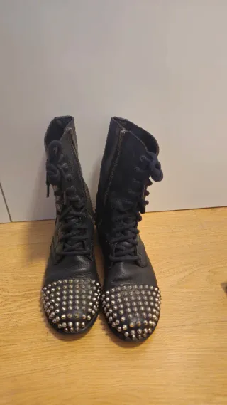 Botines negros tachuelas T38