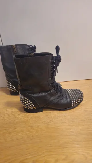 Botines negros tachuelas T38