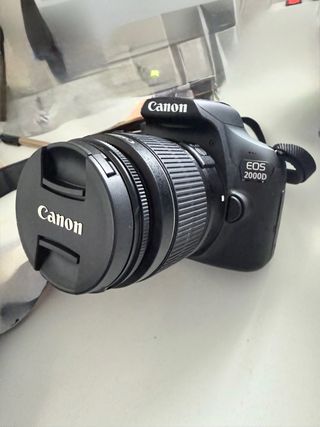 Cámara Canon EOS 2000D + Objetivo + Funda