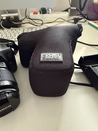 Cámara Canon EOS 2000D + Objetivo + Funda