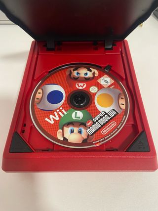 Nintendo Wii Mini Roja + Juego Mario Bros Wii
