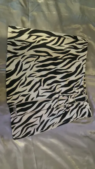 Falda Bershka estampado cebra