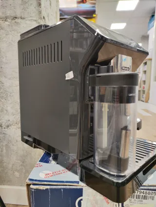 Cafetera De'Longhi Eletta Explore Negra