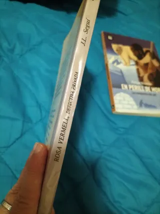 Libro Rosa Vermell, detective privada