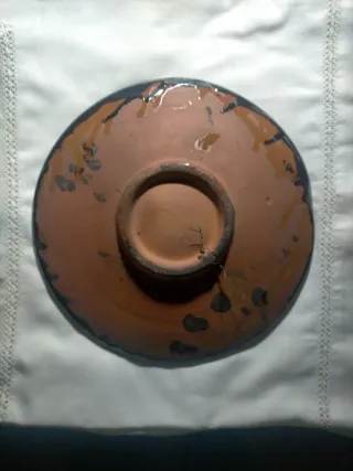 Plato decorativo pintado a mano 1970. 31 cm. Diáme