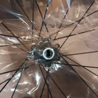 Ruedas  con casco de Carbono 700C Bucklos. S9