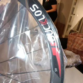 Ruedas  con casco de Carbono 700C Bucklos. S9