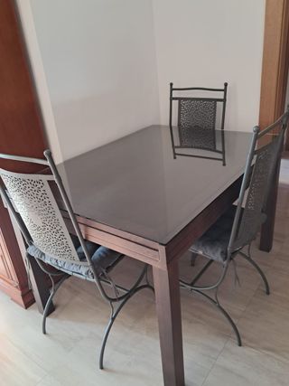 Mesa comedor cristal y 6 sillas de madera