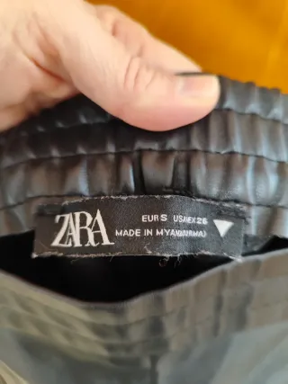 Pantalón cuero sintético negro