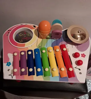 Mesa musical infantil de madera