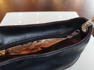 Bolsos de mano negro y azul