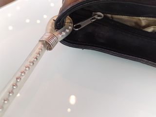 Bolsos de mano negro y azul