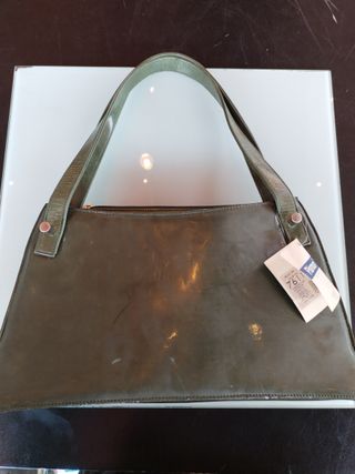 Bolsos de mano negro y azul