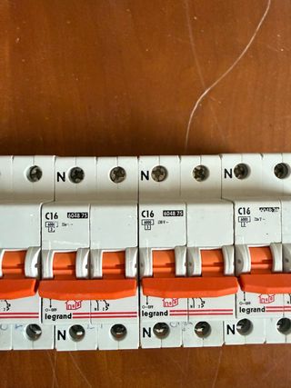 Conjunto Interruptores Magnetotérmicos Legrand