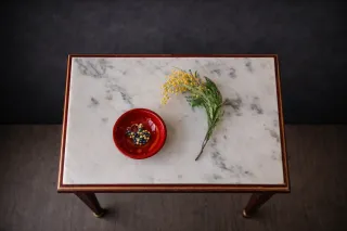 MESITA AUXILIAR DE MÁRMOL PINTADA A MANO + REGALO