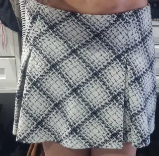 Falda Zara cuadros blanco y negro