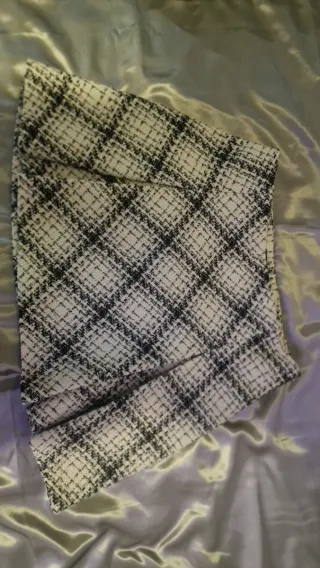 Falda Zara cuadros blanco y negro