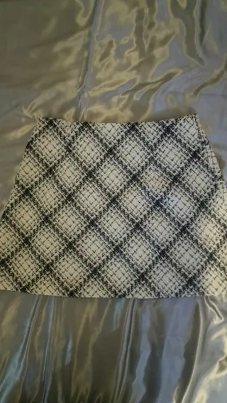 Falda Zara cuadros blanco y negro