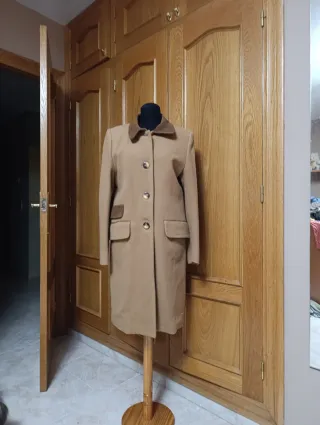 Abrigo camel cuello contraste