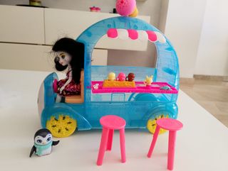 Enchantimals Camión de Helados y Muñeca